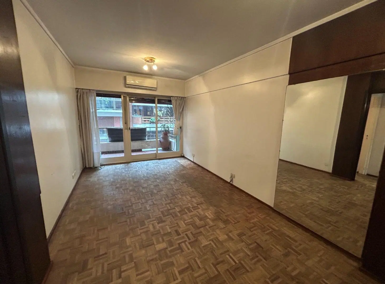 VENDE DEPARTAMENTO 3 AMB Y DEP Y BALCON EN FLORES 3