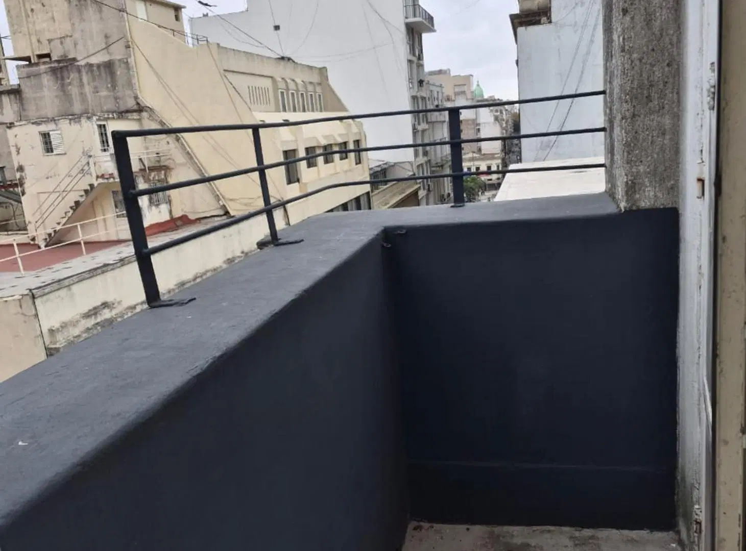 Venta de piso de 3 amb con balcon en B San nicolas 5