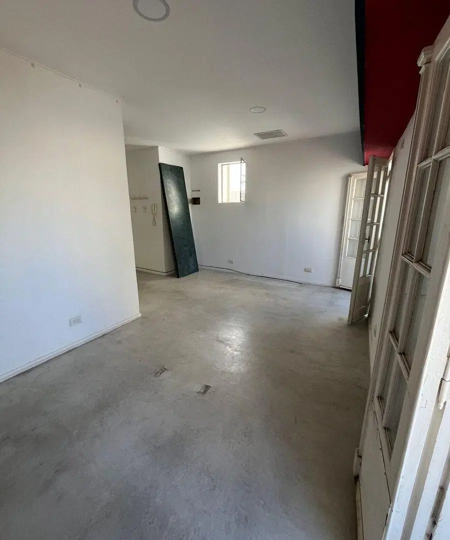 Venta de piso de 3 amb con balcon en B San nicolas 4
