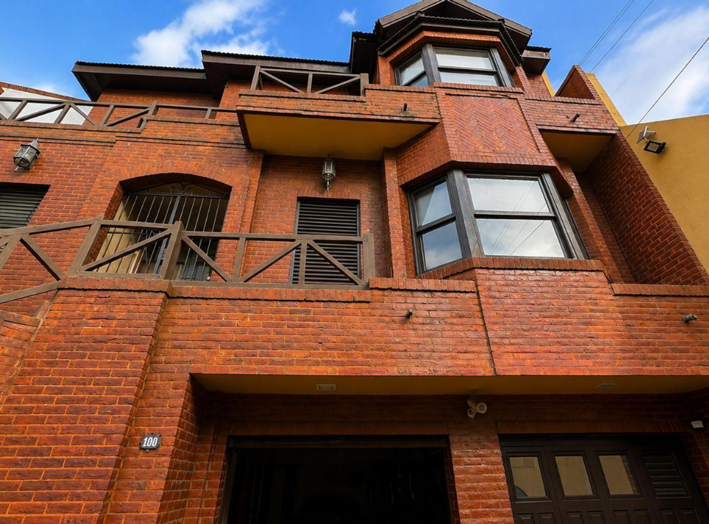 VENTA CASA CON PISCINA RAMOS MEJÍA
