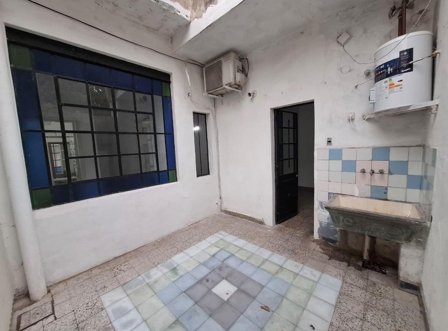 ALQUILER PH 2 AMBIENTES S/EXPENSAS CIUDADELA PATIO