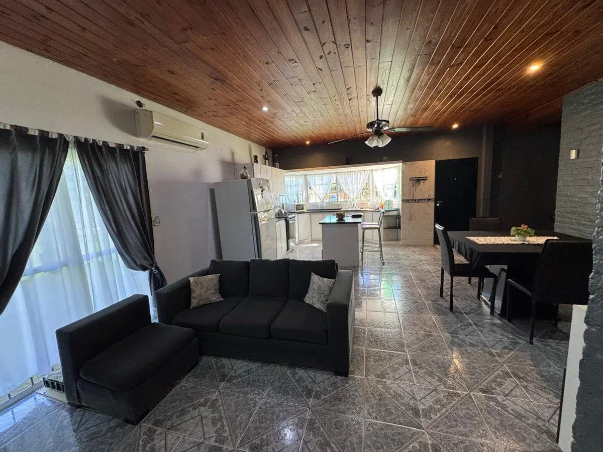 VENTA CASA 5 AMB CON JARDIN EN GENERAL RODRIGUEZ 3