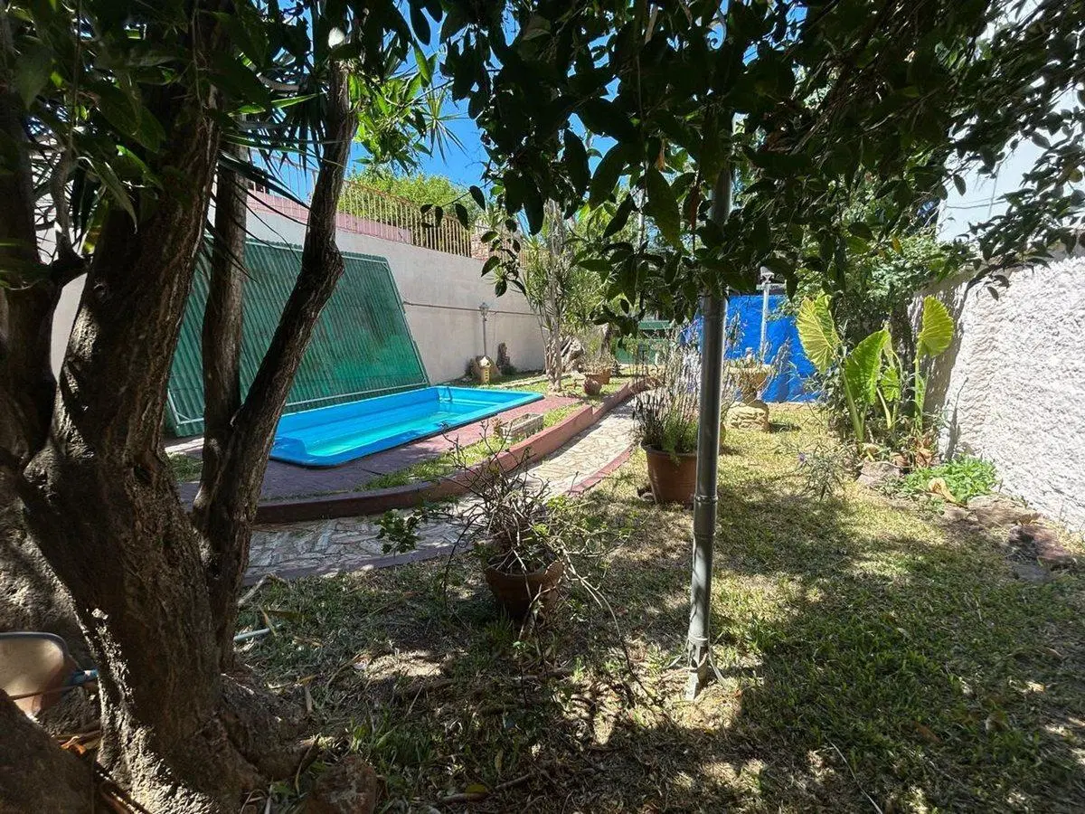 CASA CON JARDIN Y PILETA +DEPARTAMENTO- EXCELENTE 4
