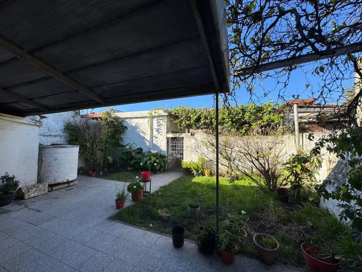 Venta Casa 4 Amb. Cochera, Patio (Acepta Permuta) 3