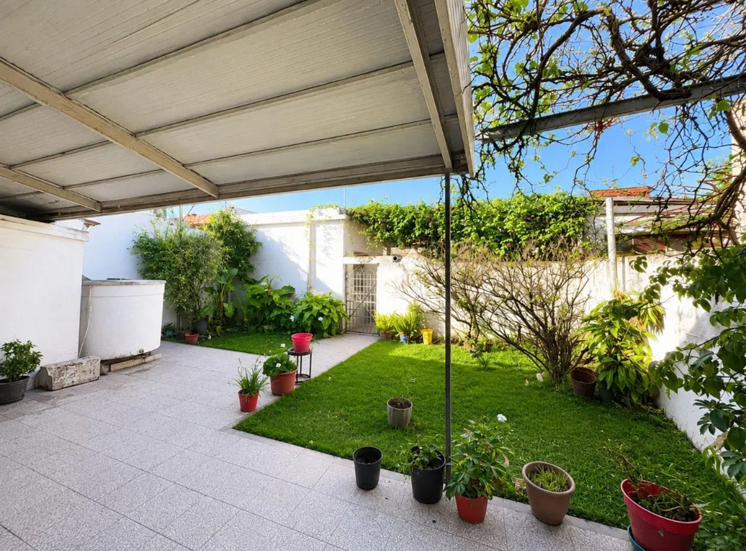 Venta Casa 4 Amb. Cochera, Patio (Acepta Permuta) 2