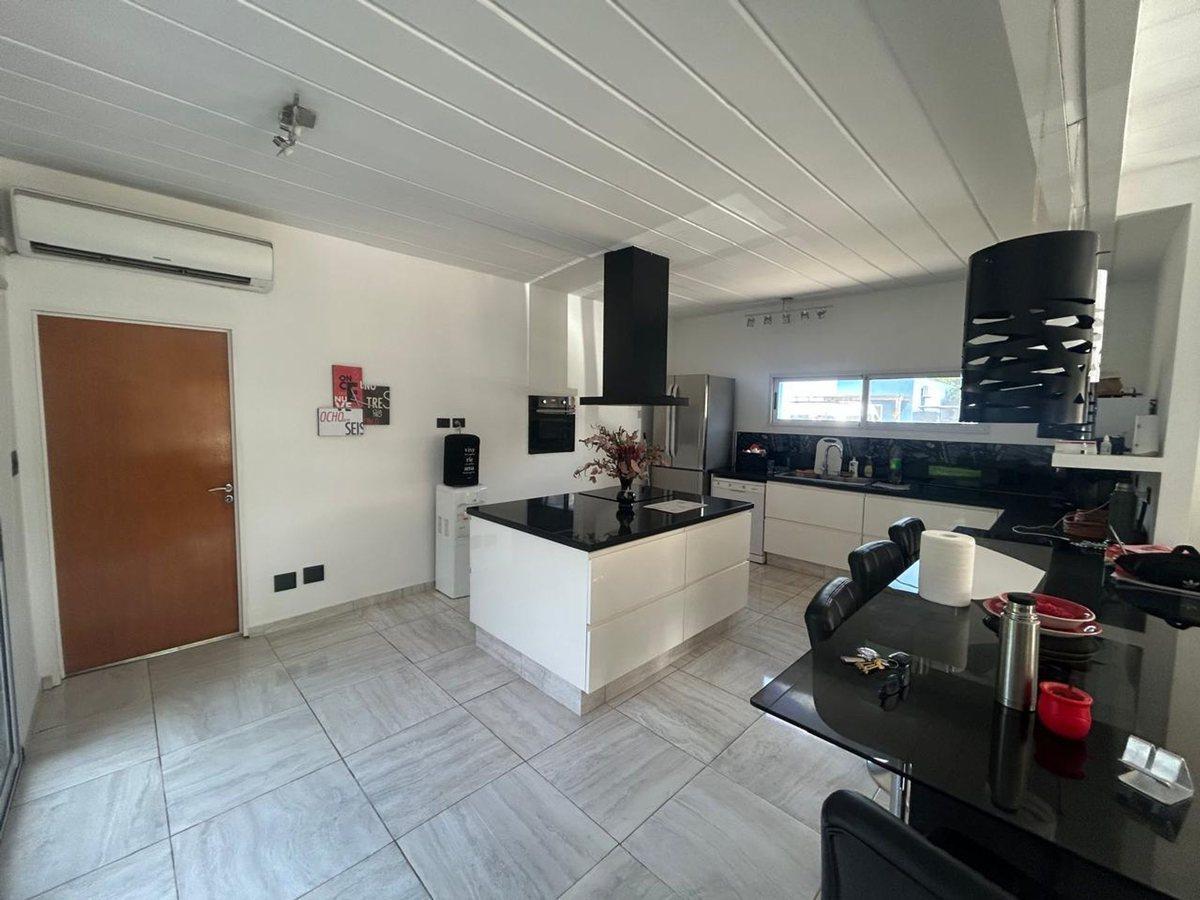Foto de VENDE CASA 5 AMB B.CERRADO MASCHWITZ ACEPTAPERMUTA, imagen 3