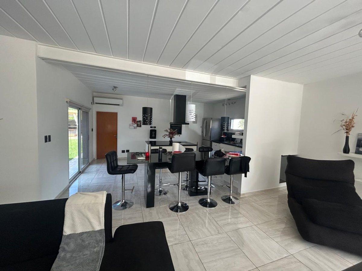 Foto de VENDE CASA 5 AMB B.CERRADO MASCHWITZ ACEPTAPERMUTA, imagen 2