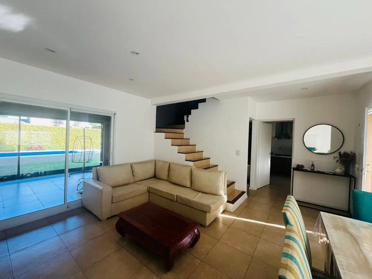 VENTA CASA ESCOBAR DOS PLANTAS CON PILETA 4