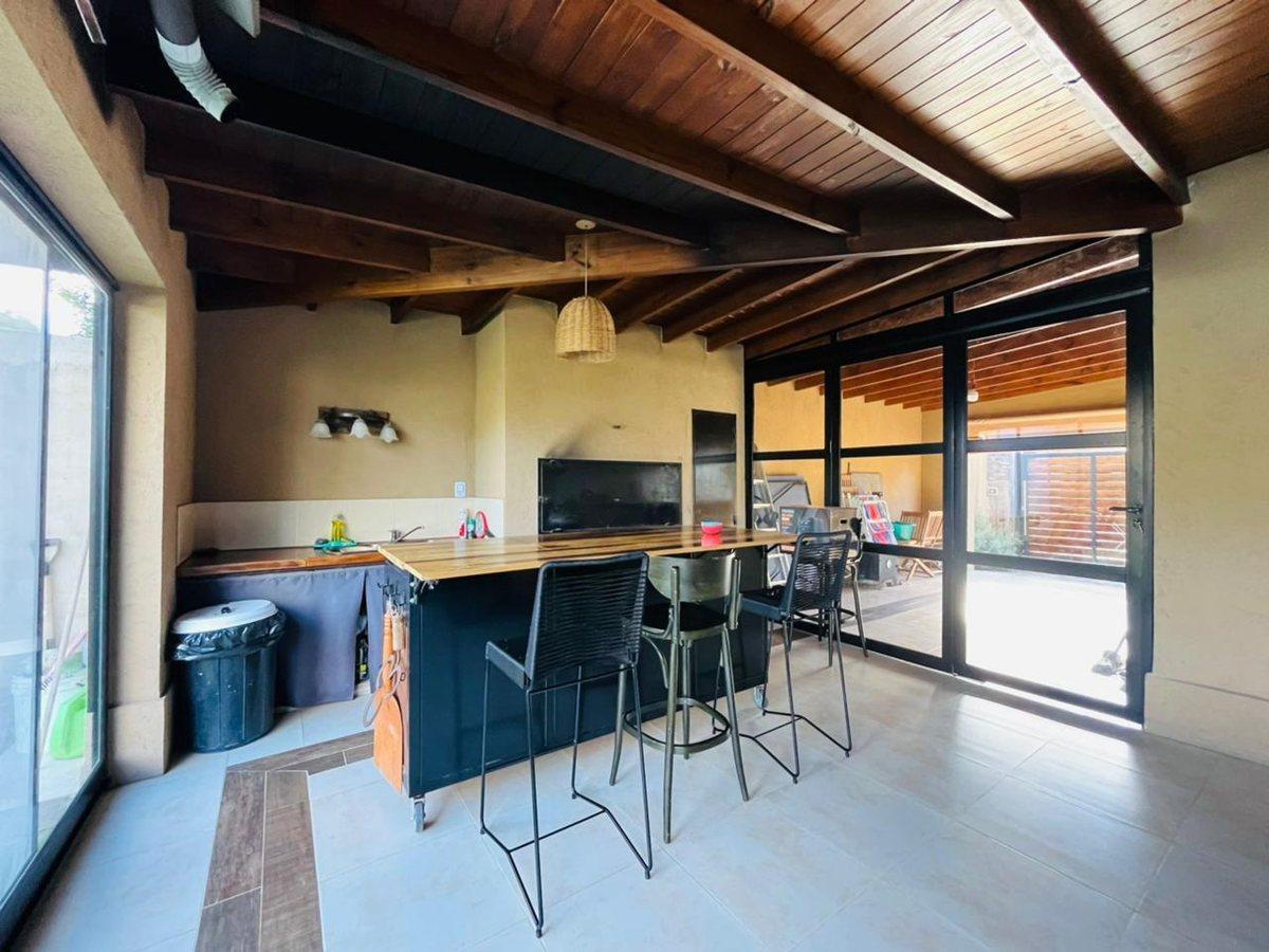 Foto de VENTA CASA ESCOBAR DOS PLANTAS CON PILETA, imagen 4