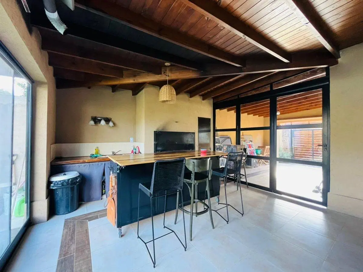 VENTA CASA ESCOBAR DOS PLANTAS CON PILETA 3