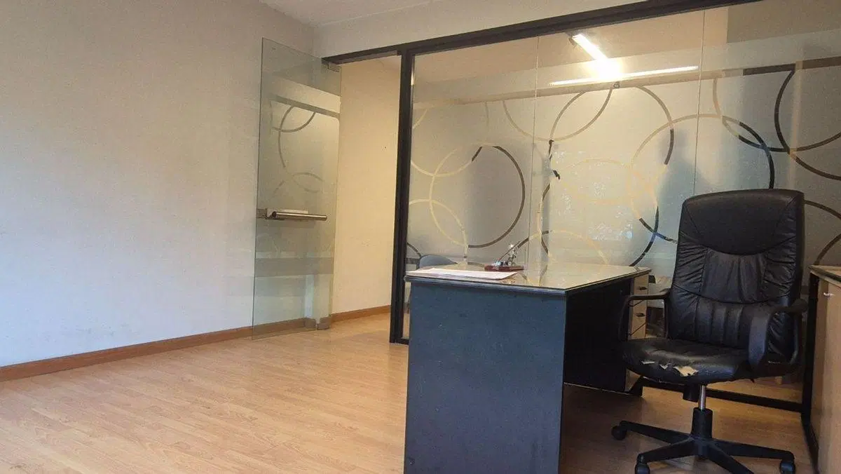 AlQUILER OFICINA CON DESPACHO OLIVOS 2