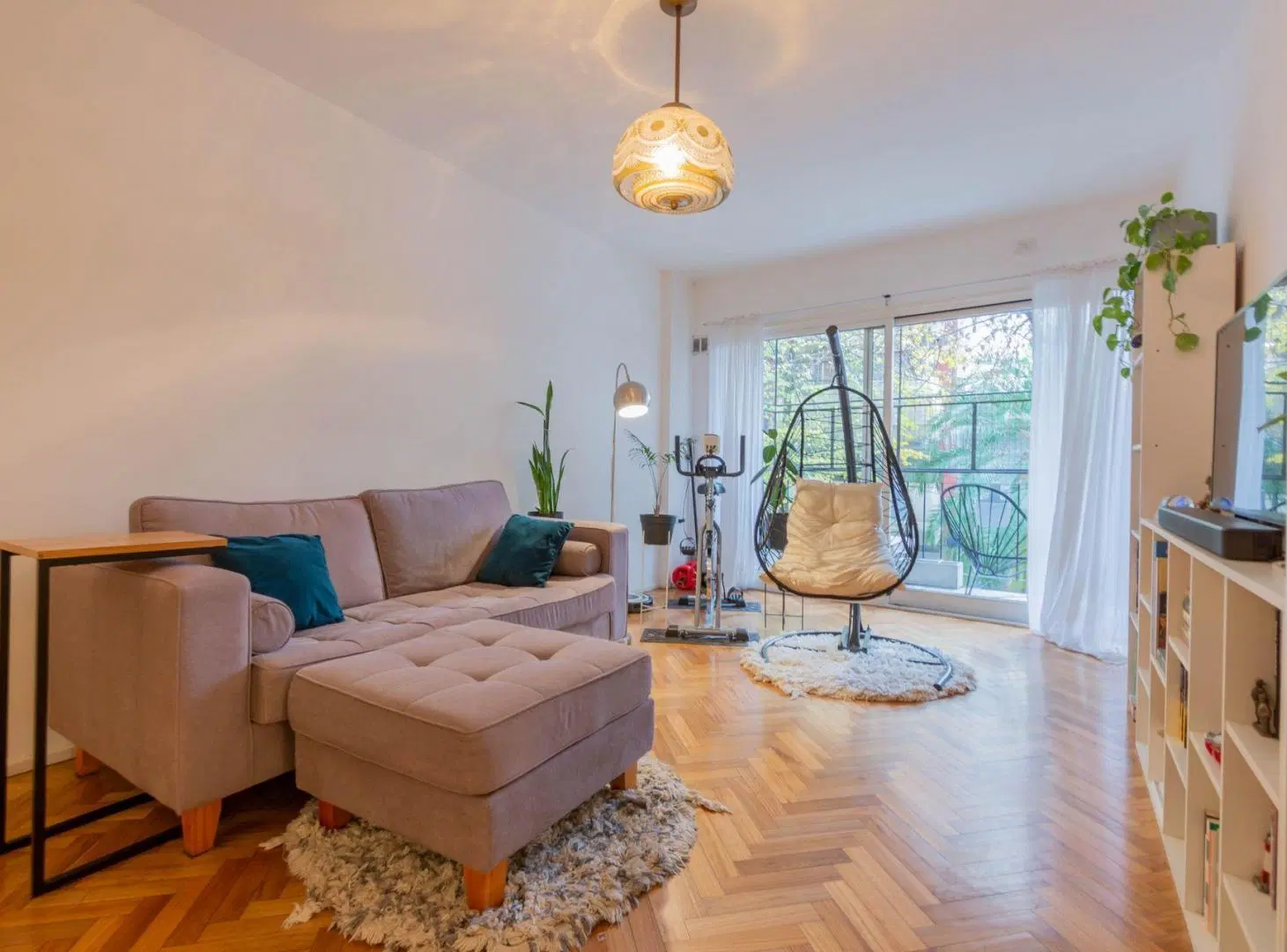 Venta amplio departamento de 3 amb con dep Almagro 4