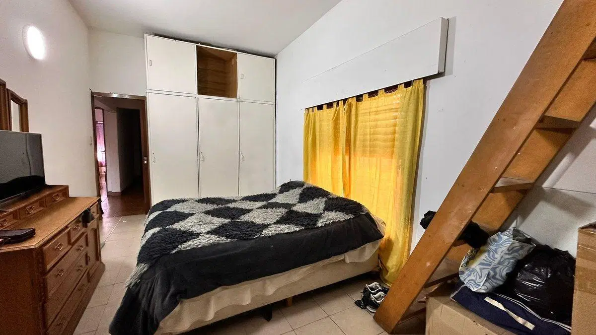 VENTA CASA CON GALPON SOBRE LOTE PROPIO -CASTELAR 8