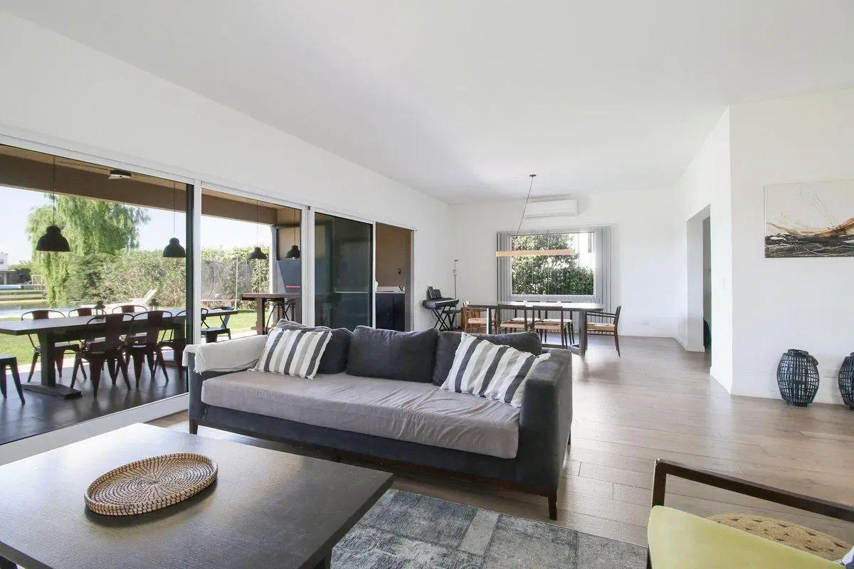 VENTA CASA 6 AMB A LAGUNA EN BARRIO SAN FRANCISCO 2