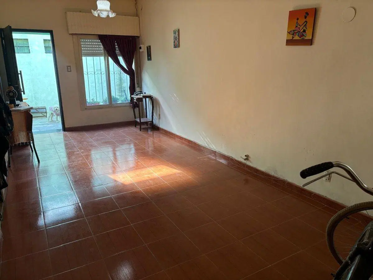 Casa en venta 6 amb + 2 Locales en Hurlingham 2
