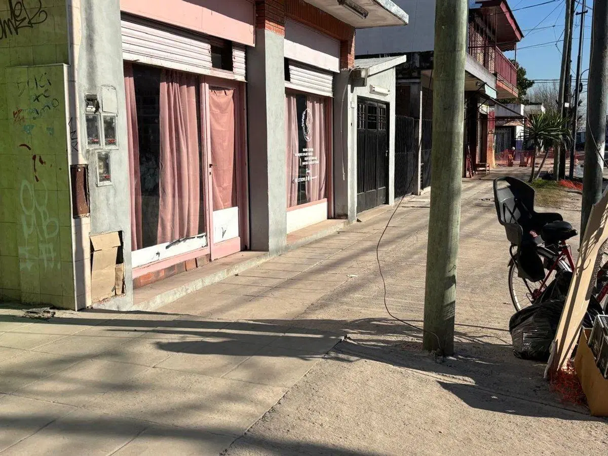 Locales + vivienda multif. en venta en Hurlingham. 2