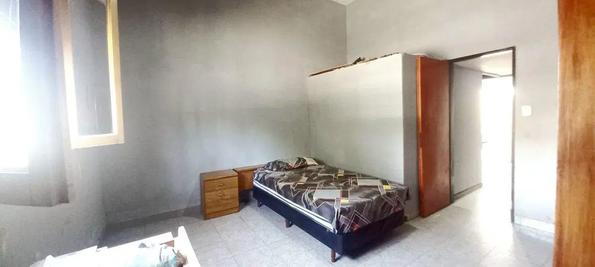 VENTA CASA 2 ambientes en Caseros con cochera 3