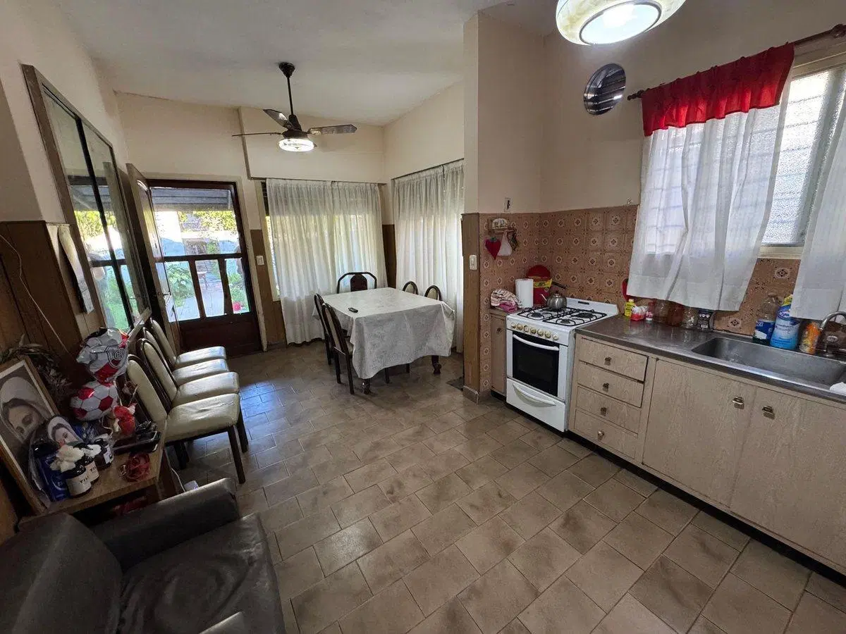 Venta Casa 4 Amb. Cochera, Patio (Acepta Permuta) 4