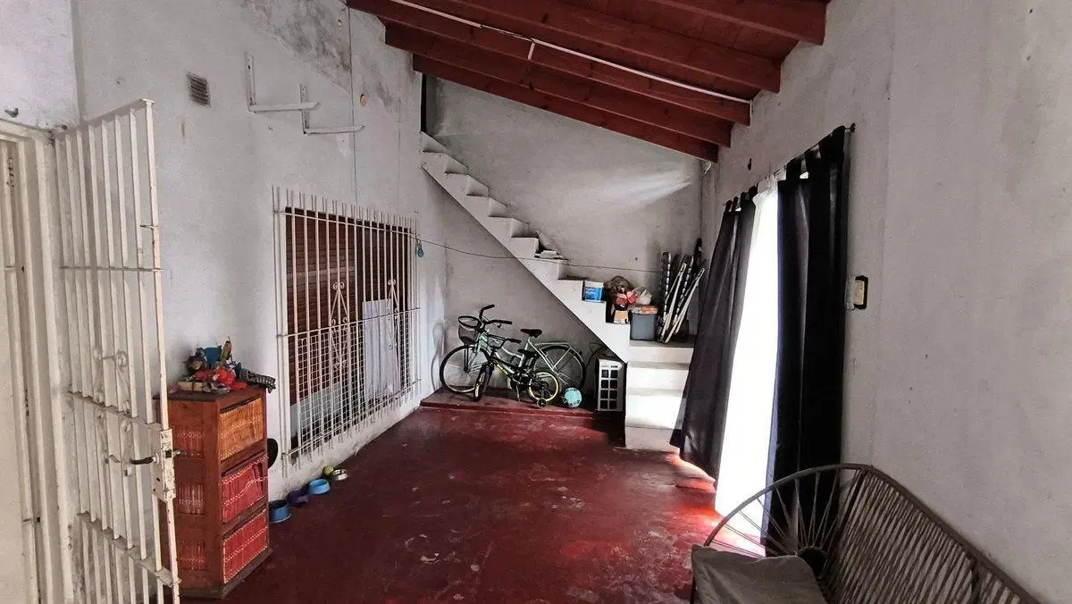 CASA 3 AMB. SALIDA A DOS CALLES, JARDIN Y QUINCHO, 5