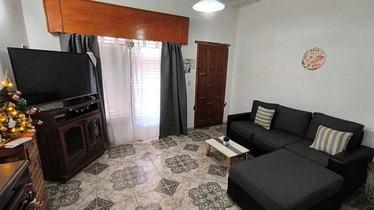 CASA 3 AMB. SALIDA A DOS CALLES, JARDIN Y QUINCHO, 4