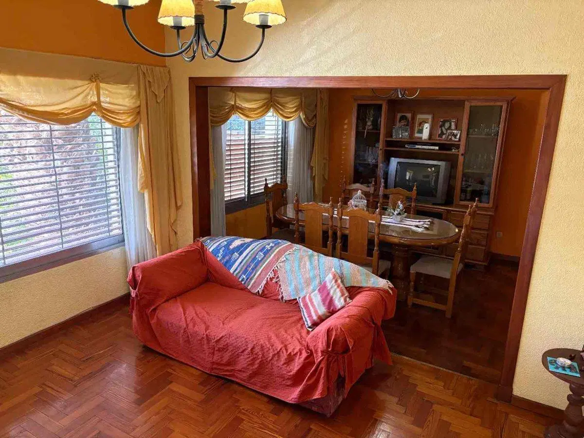 Casa en venta 5 amb./quincho y Garage JLSuarez 8