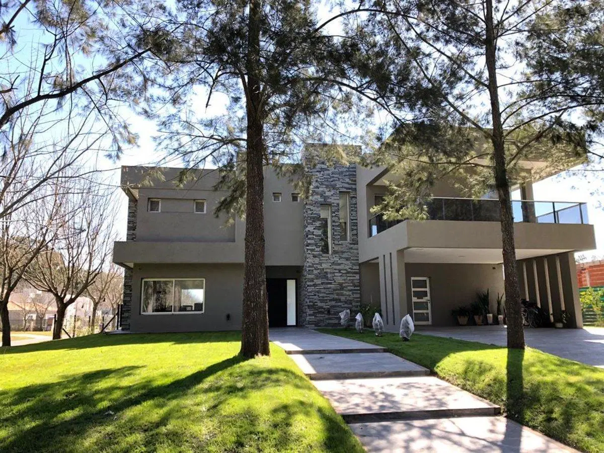 EXCELENTE PROPIEDAD CON DETALLES DE ALTA CATEGORIA 5