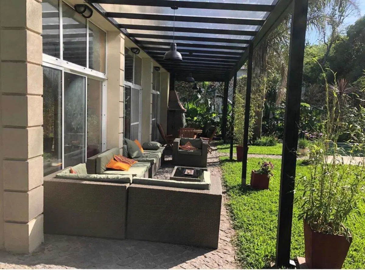 CASA 6 AMBIENTES PILETA -JARDIN DE INVIERNO-PARQUE 4