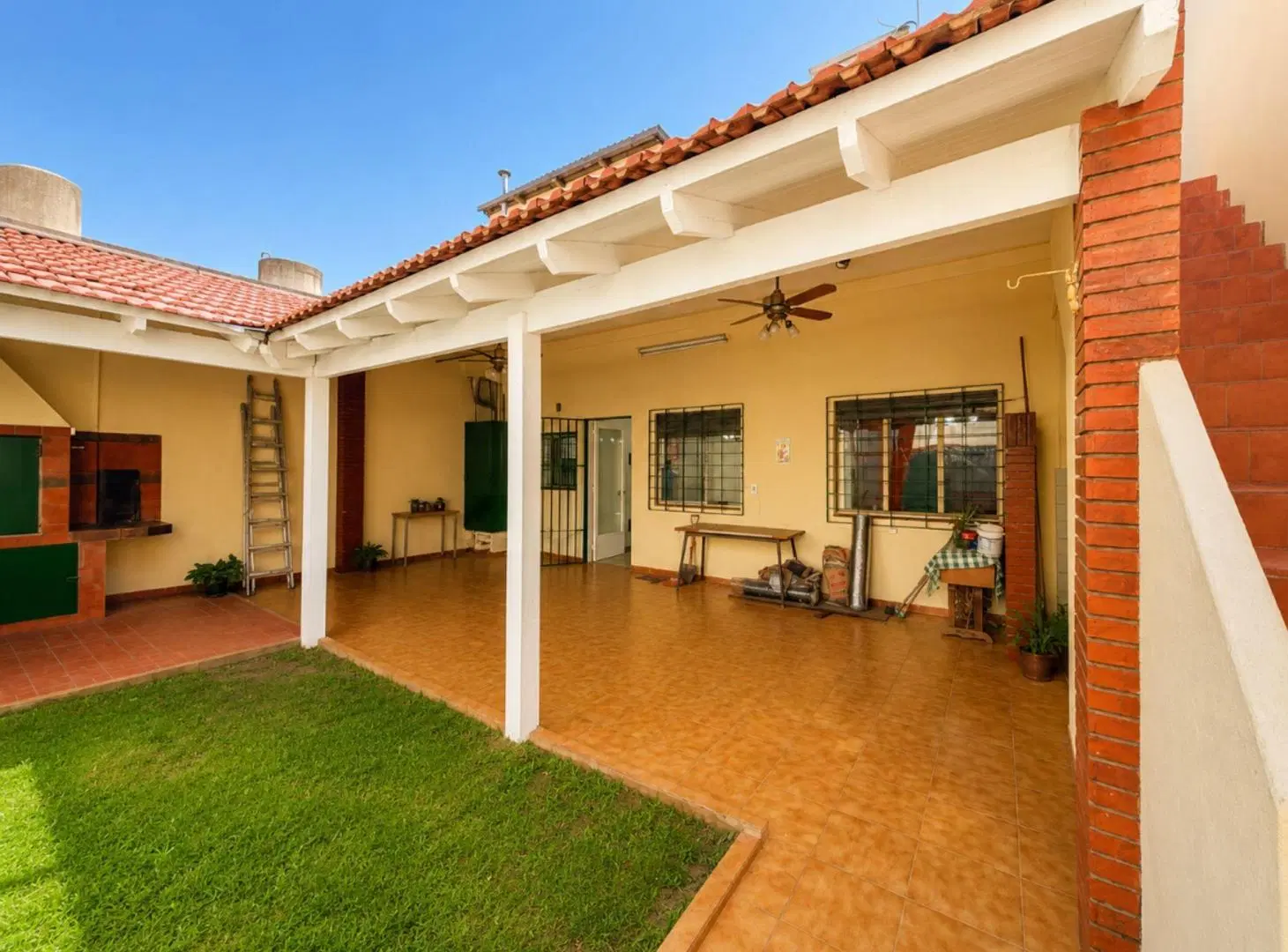 Venta Casa 5 Ambientes Patio, Cochera y Terraza 2