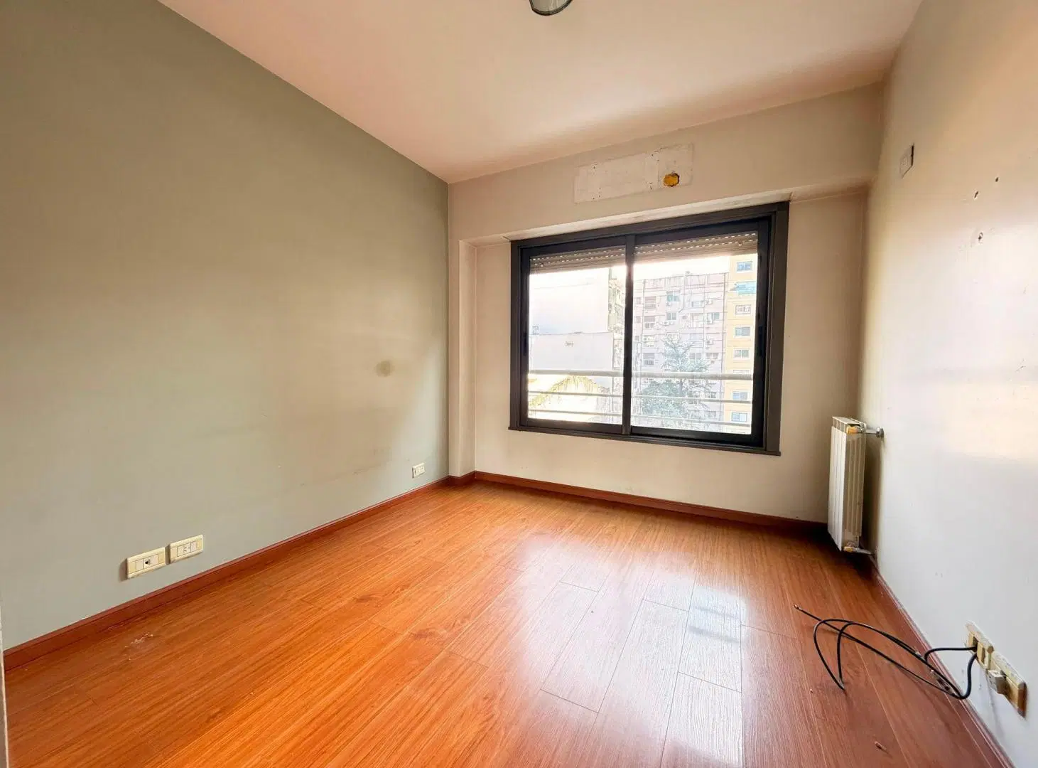 VENTA DEPARTAMENTO 3 AMBIENTES CON COCHERA- FLORES 8
