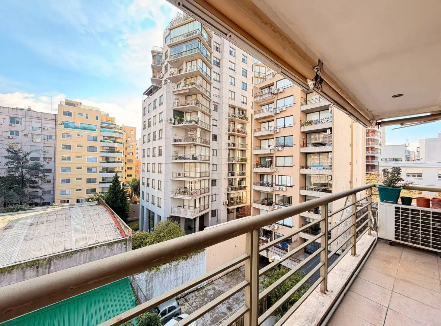 VENTA DEPARTAMENTO 3 AMBIENTES CON COCHERA- FLORES 5