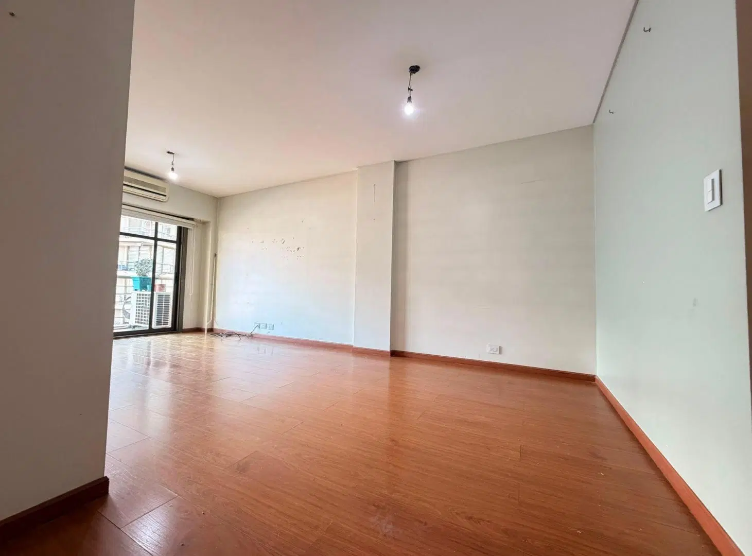 VENTA DEPARTAMENTO 3 AMBIENTES CON COCHERA- FLORES 4
