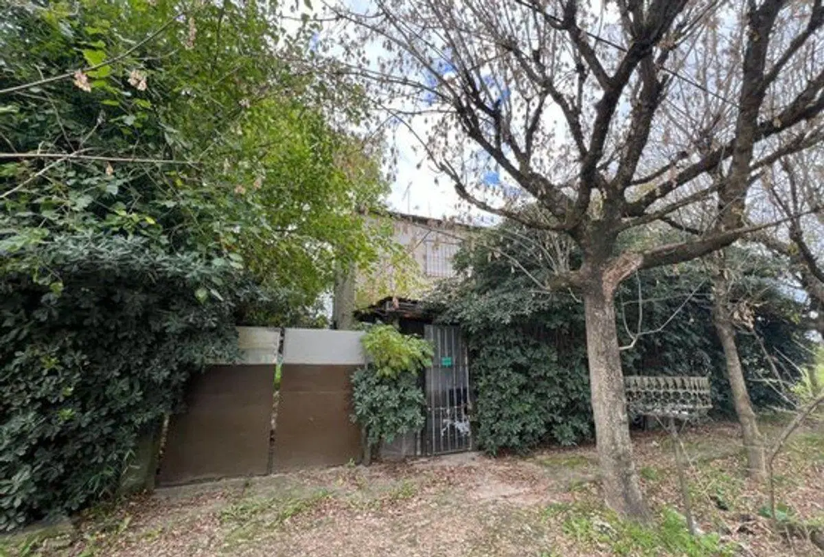 CASA EN VENTA EN ALEJANDRO KORN AMPLIO TERRENO 2