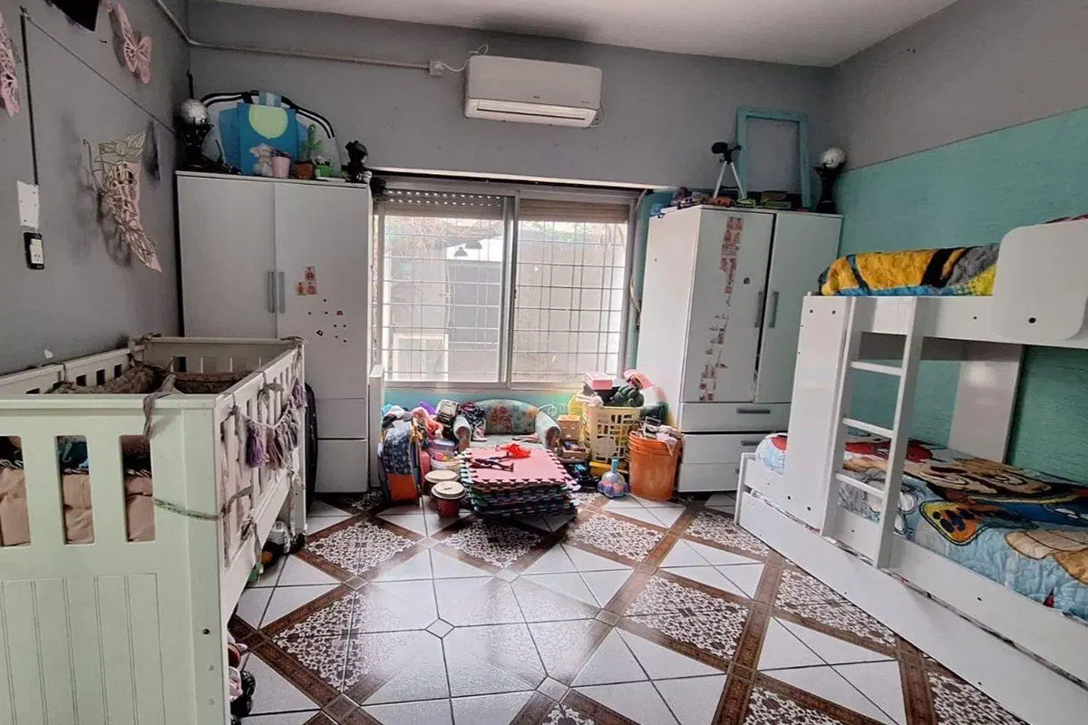 venta CASA 3 ambientes  quincho y patio - BERNAL 4