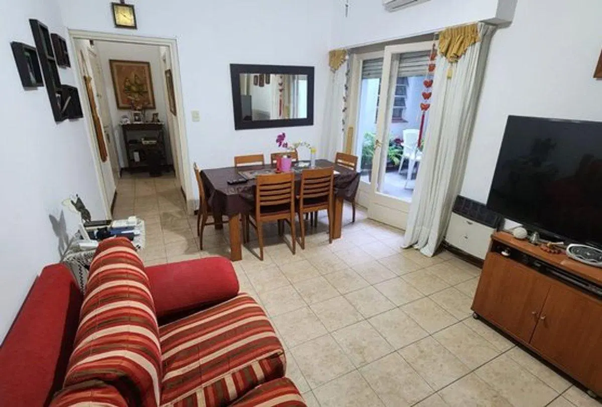 Venta Departamento 4 ambientes con Patio en Flores 2