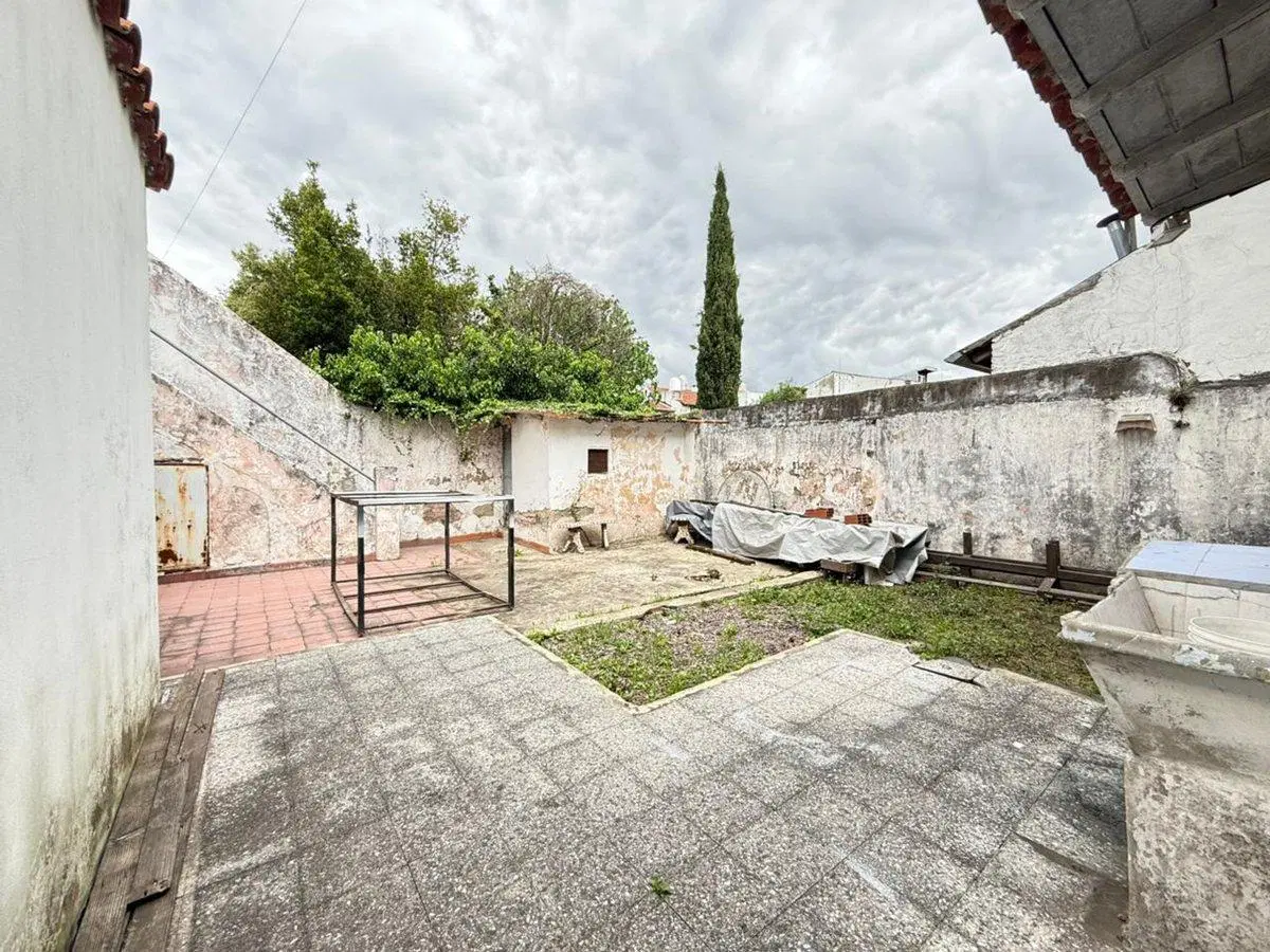 VENTA DE CASA 4 AMBIENTES EN LOTE PROPIO - OLIVOS 4