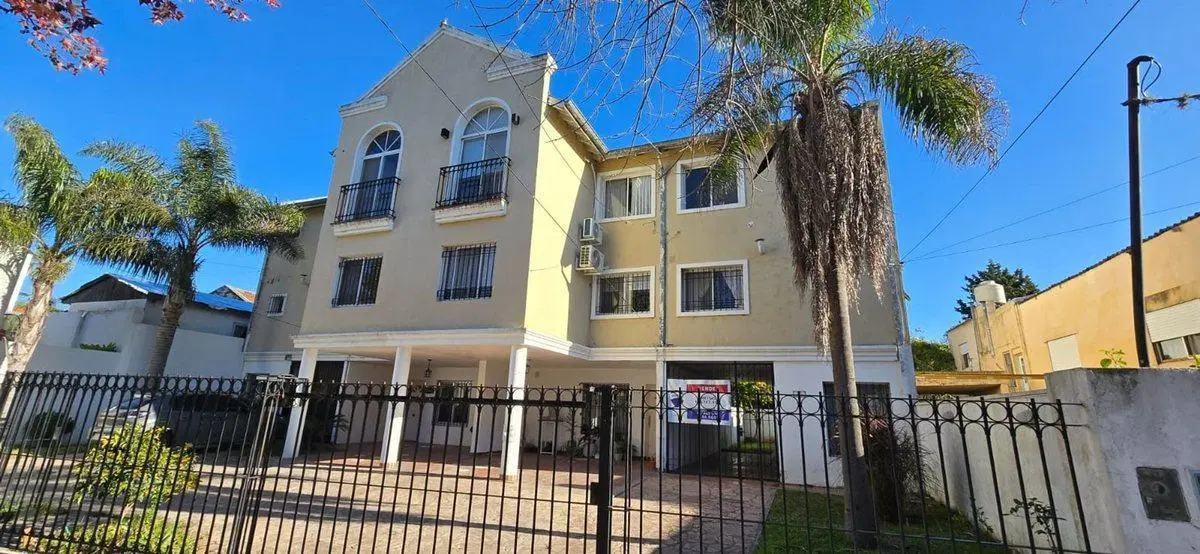 Dpto 4 amb,3 bañosTRIPLEX  200m2 8