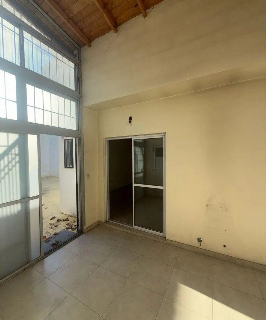 OPORTUNIDAD! Casa en lote propio de 248 m2 2