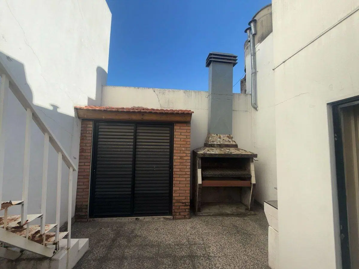 OPORTUNIDAD! Casa en lote propio de 248 m2 3