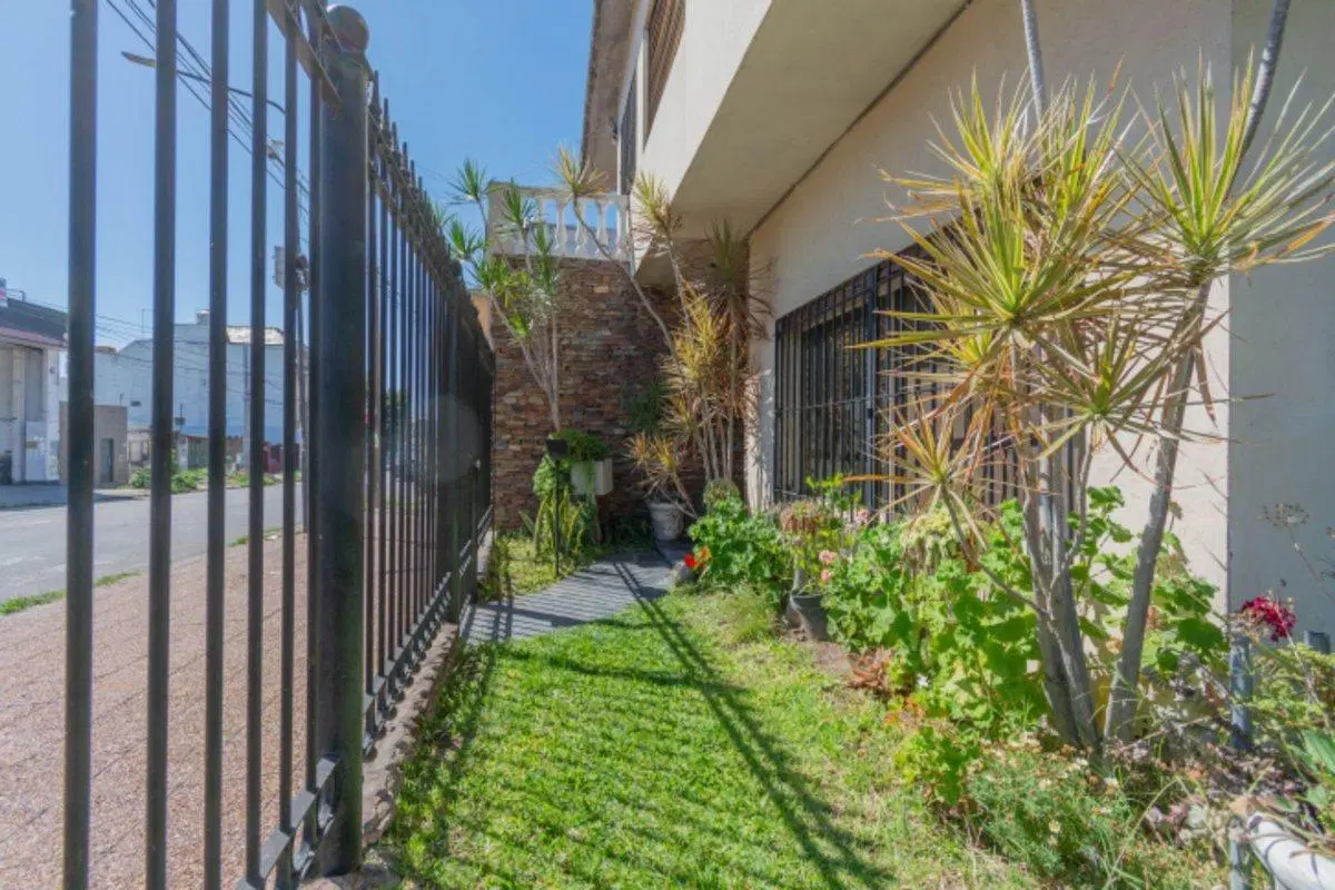 VENTA CASA 4 AMB C/JARDIN + PH 2 AMB VILLA BOSCH 2