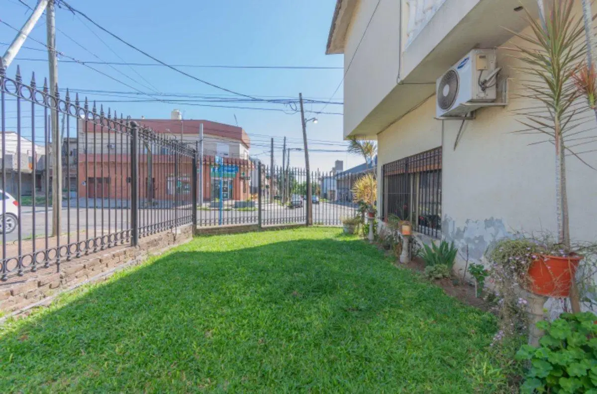 VENTA CASA 4 AMB C/JARDIN + PH 2 AMB VILLA BOSCH 5