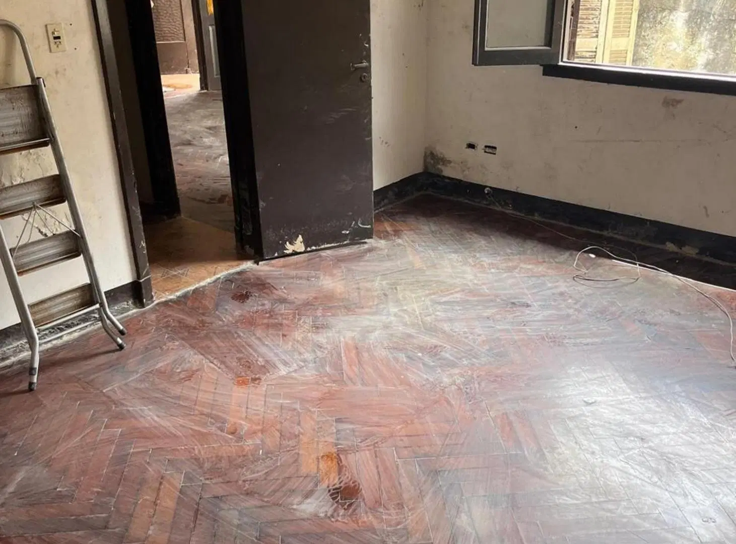 VENTA PH A REFACCIONAR C/TERRAZA EN LANUS ESTE 1