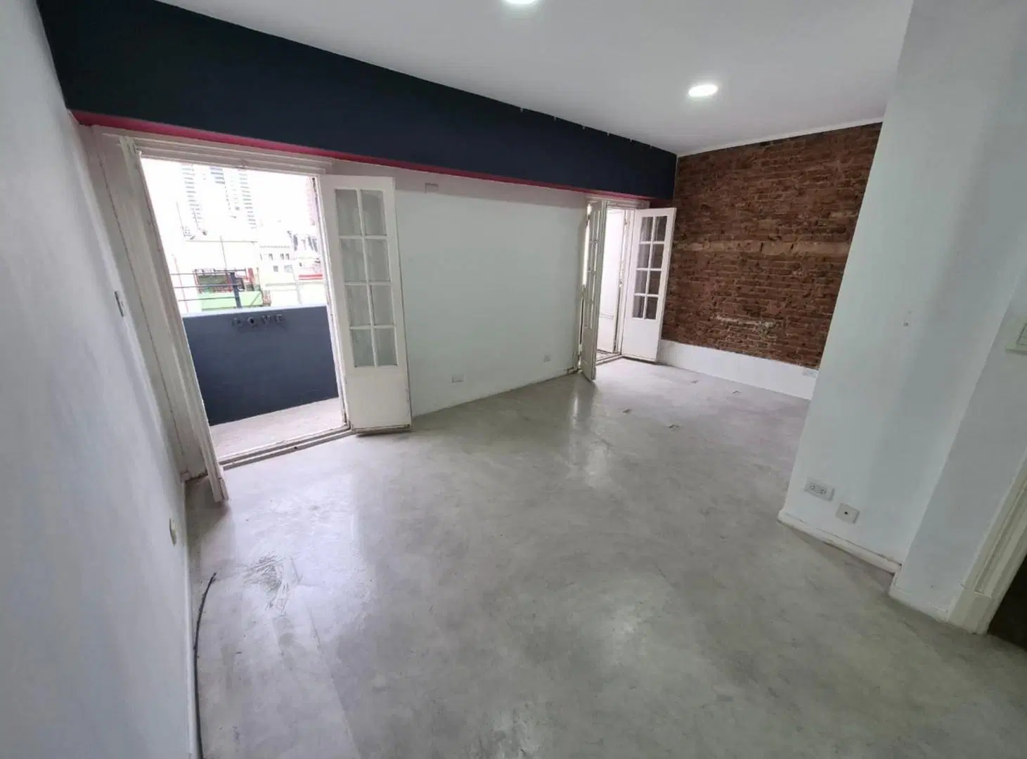 Venta de piso de 3 amb con balcon en B San nicolas 5