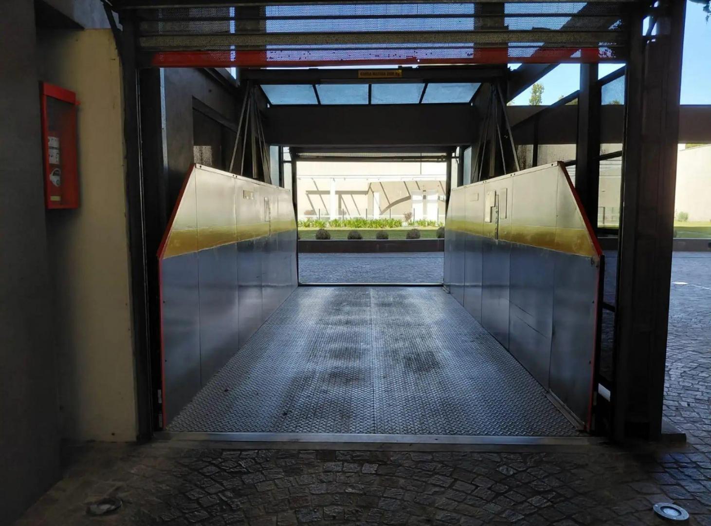 Foto de Venta Cochera Cubierta en Edificio en Florida, imagen 2