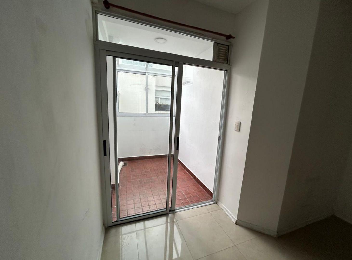 Foto de VENTA - Dpto. 2 amb. en Liniers, imagen 2