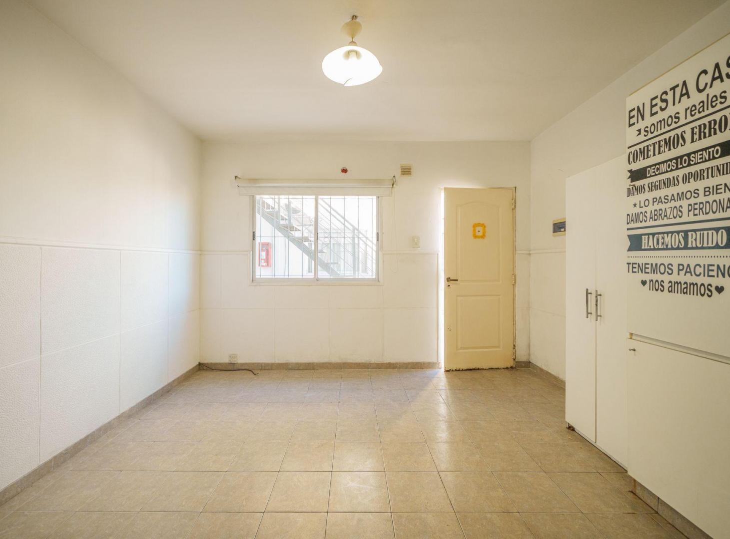 Foto de VENTA DEPTO 2 AMBIENTES CON BALCON EN RAMOS MEJIA, imagen 1