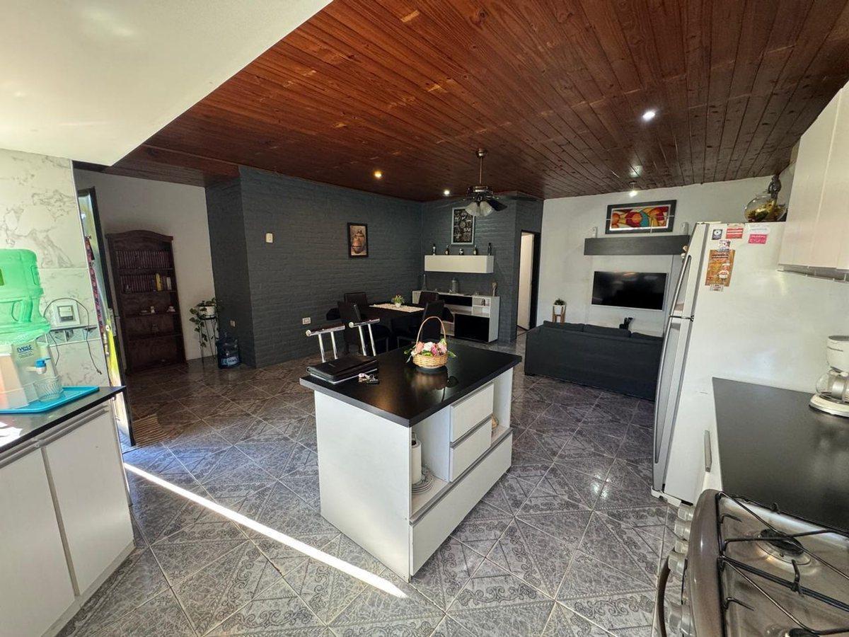 Foto de VENTA CASA 5 AMB CON JARDIN EN GENERAL RODRIGUEZ, imagen 2