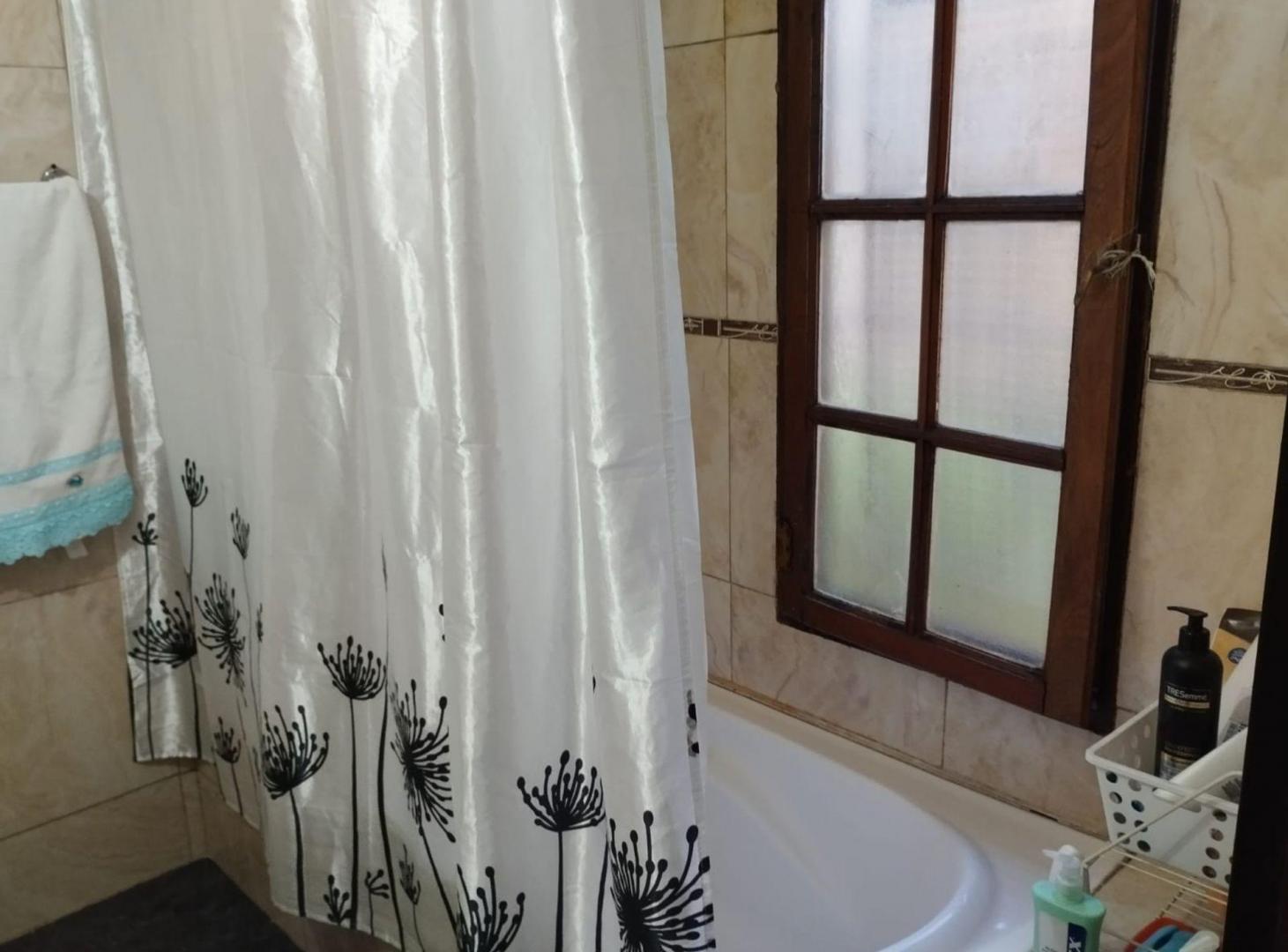 Foto de Venta Casa 3 Ambientes. Loma Hermosa, imagen 2