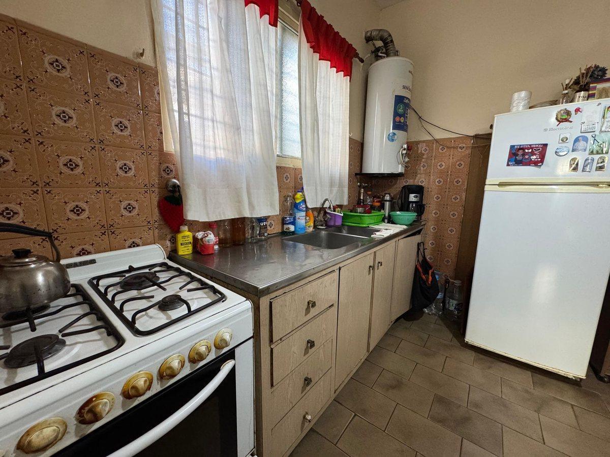 Foto de Venta Casa 4 Amb. Cochera, Patio (Acepta Permuta), imagen 4