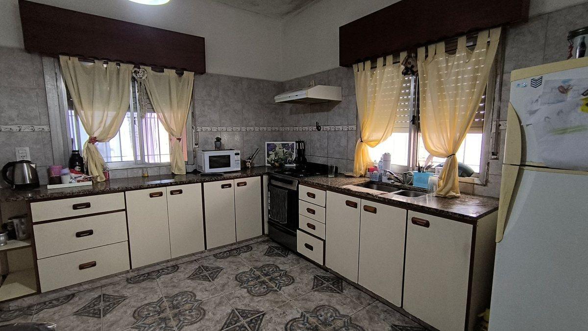 Foto de CASA 3 AMB. SALIDA A DOS CALLES, JARDIN Y QUINCHO,, imagen 4
