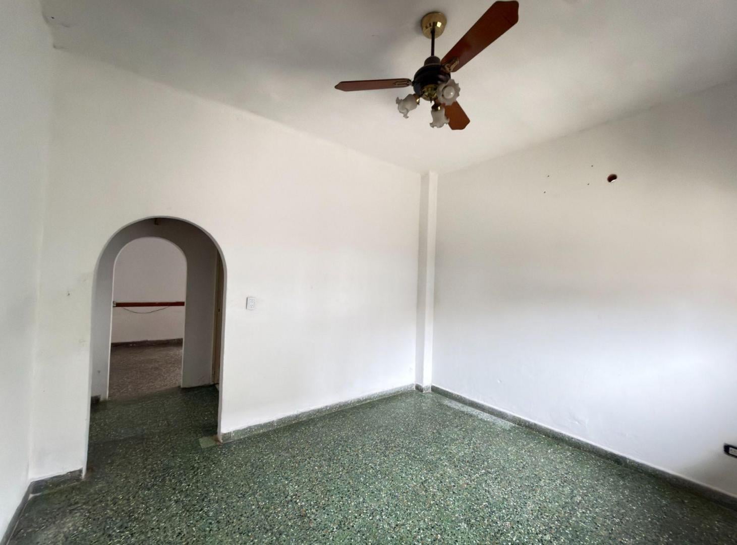 Foto de VENTA CASA 4 AMB CON COCHERA, LOMAS DEL MIRADOR, imagen 2